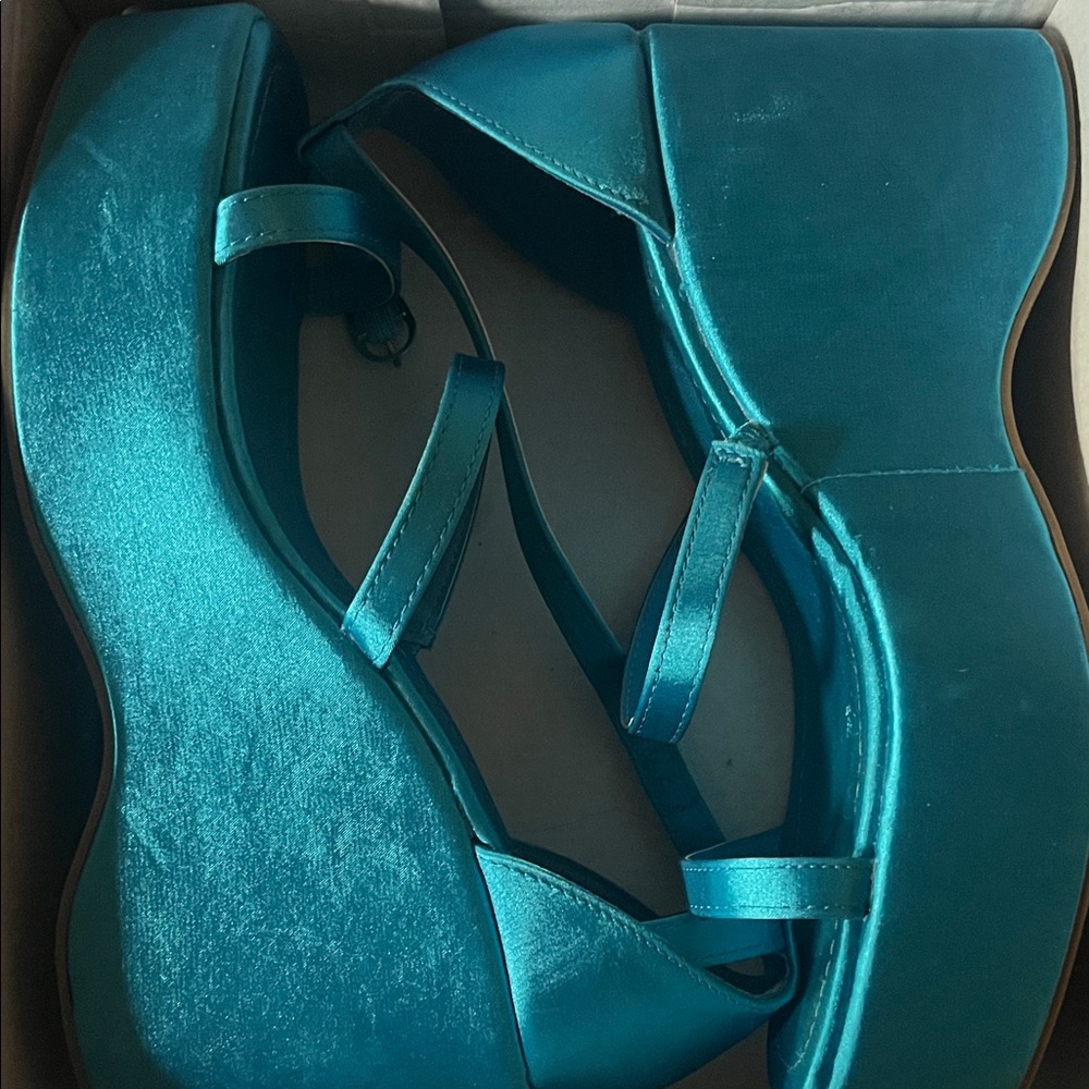 TOP Moda Shiny Teal Platform Wedges